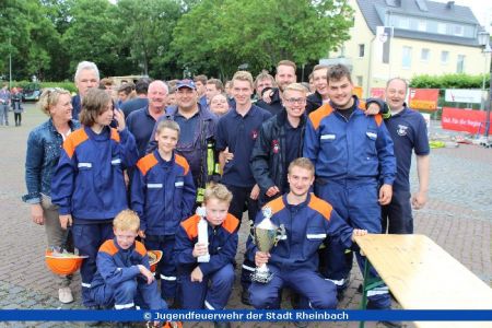 Jugendfeuerwehrmitglieder aus Queckenberg und Neukirchen